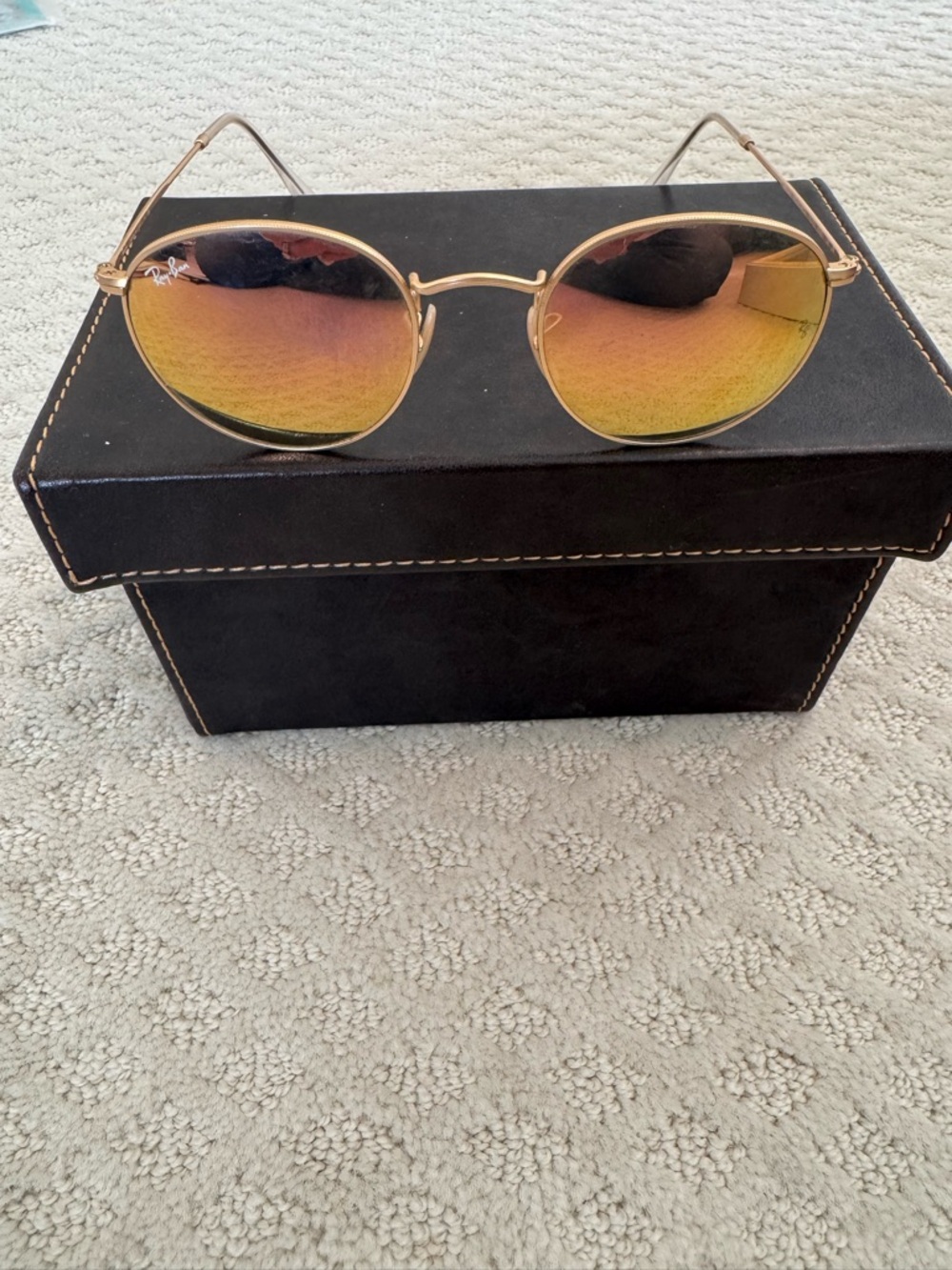 Ray-Ban Gold Round Frames with Pink Mirrored Lenses - Picture 3 of 6